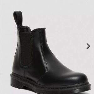 Dr Martens Chelsea Boot 2976 size 9 Woman’s Like New